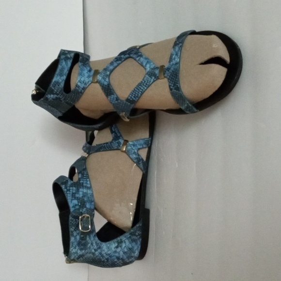 Steve Madden Gladiator Style Sandals 10B Blue Snake Print. Preowned - Picture 2 of 9